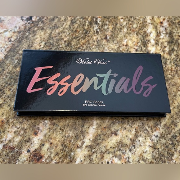 Violet Voss Essentials PRO Series eyeshadow palette - Picture 2 of 2